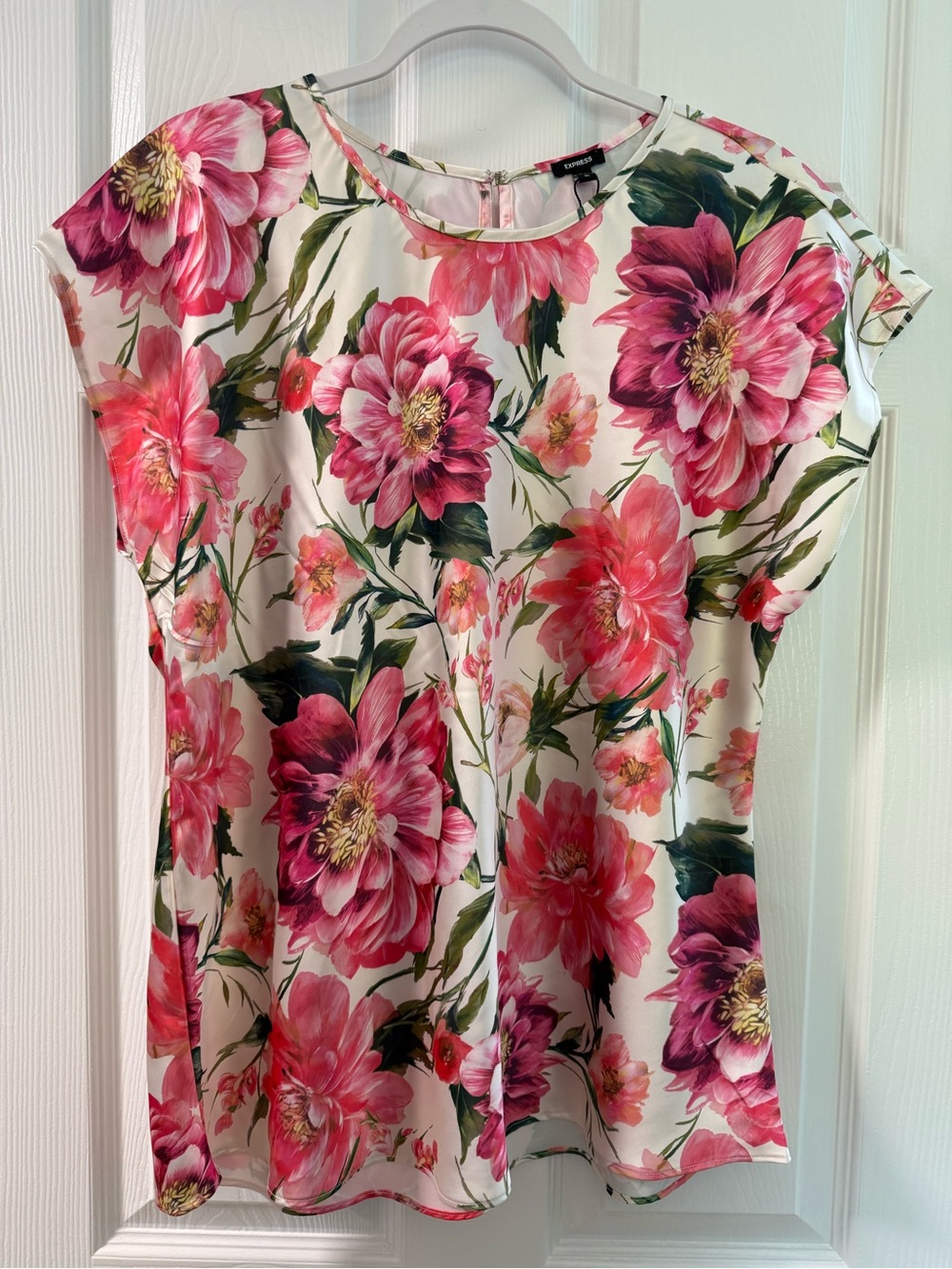 Express White Floral Cap-Sleeve Blouse with Pink and Green Print sz XL